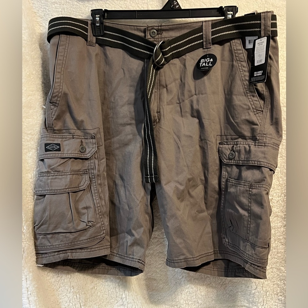 Lee Men's Tan Cargo Shorts with Belt